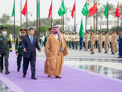 ولي العهد السعودي الأمير محمد بن سلمان يستقبل الرئيس الصيني شي جين بينج في قصر اليمامة بالرياض. 8 ديسمبر 2022 - Twitter/spagov