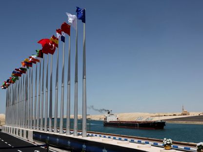 مصر.. 4 وفيات و22 إصابة في انقلاب بارجة بحرية بخليج السويس