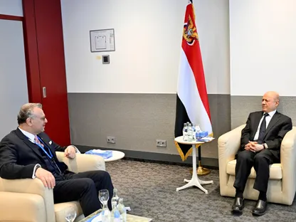 العليمي يبحث مع بولس الدعم الأميركي لترسيخ الدولة اليمنية وتوحيد القرار العسكري