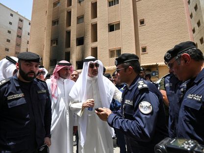 الكويت.. تحركات لحل أزمة العمالة الهامشية ومخالفات الإسكان بعد "حريق المنقف"
