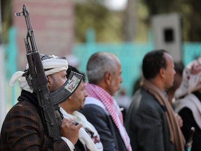 عناصر من جماعة الحوثي في مدينة صنعاء اليمنية - REUTERS