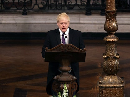 رئيس الوزراء البريطاني بوريس جونسون يتحدث خلال احتفالات اليوبيل البلاتيني لجلوس الملكة إليزابيث على العرش، لندن - 3 يونيو 2022. - REUTERS