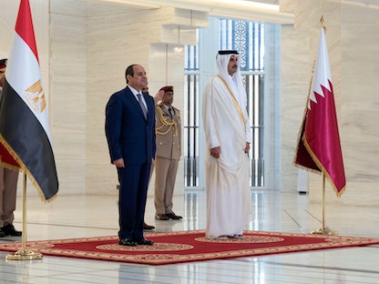 الرئيس المصري وأمير قطر خلال لقاءهما في الدوحة. 14 سبتمبر 2022 - AFP