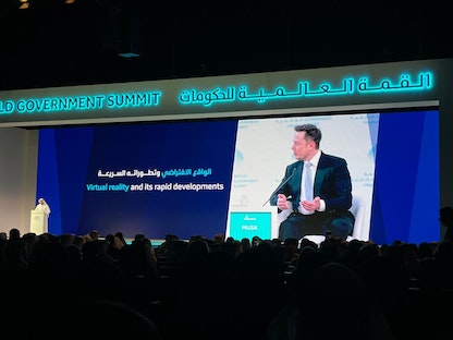 الملياردير إيلون ماسك، صاحب شركات تيسلا وسبيس إكس، خلال مشاركته في القمة العالمية للحكومات - 29 مارس 2022 - "وام"