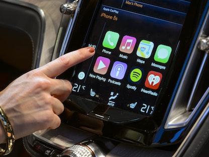 واجهة استخدام CarPlay الخاصة بأبل للسيارات الذكية - AFP