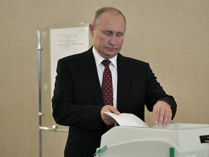 الرئيس الروسي فلاديمر بوتين يدلي بصوته لانتخاب البرلمان في موسكو، 8 سبتمبر 2019 - VIA REUTERS