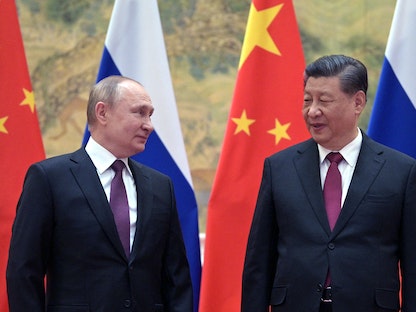 الرئيس الصيني شي جين بينج ونظيره الروسي فلاديمير بوتين خلال لقائهما في العاصمة بكين- 4 فبراير 2022 - AFP