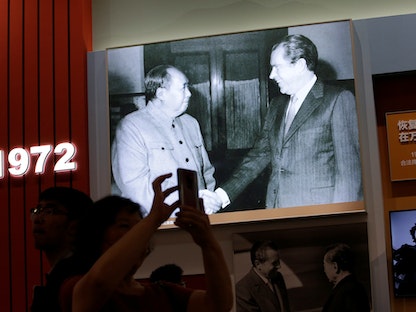 صورة من زيارة الرئيس الأمريكي ريتشارد نيكسون للصين عام 1972  - REUTERS