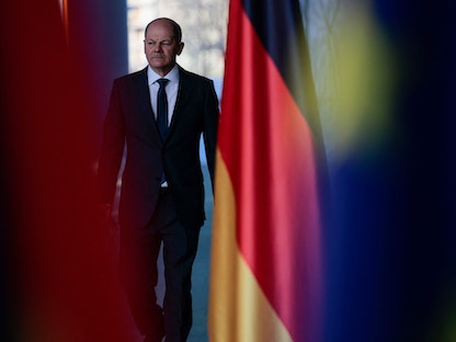 المستشار الألماني أولاف شولتز في مكتبه ببرلين- 3 أبريل 2022. - AFP