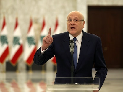 رئيس الوزراء اللبناني نجيب ميقاتي يتحدث للصحافيين في القصر الرئاسي في بعبدا، لبنان. 10 سبتمبر 2021. - REUTERS