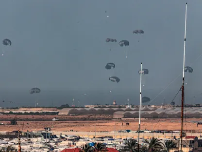 الولايات المتحدة: أسقطنا 38 ألف وجبة غذائية على ساحل غزة