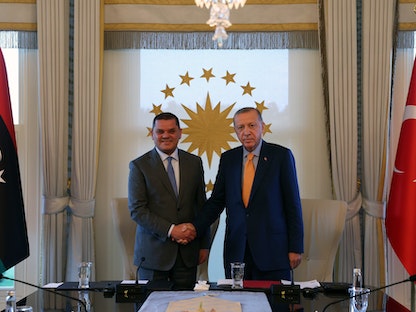 الرئيس التركي رجب طيب أردوغان ورئيس الحكومة الليبية المقالة من البرلمان عبد الحميد الدبيبة في إسطنبول- 2 سبتمبر 2022 - Twitter@tcbestepe