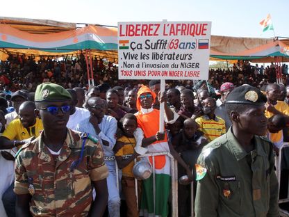 اعتصام يشارك فيه مسؤولون من النيجر وبوركينا فاسو ومالي في نيامي، النيجر. 29 ديسمبر 2023 - REUTERS