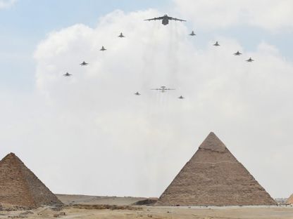 مقاتلات مصرية وصينية تحلّق فوق أهرامات الجيزة خلال فعاليات التدريب الجوي المشترك نسور الحضارة 2025 - Facebook/EgyArmySpox