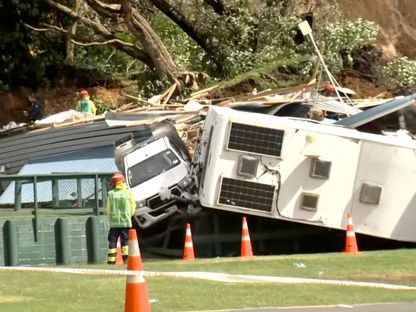 نيوزيلندا.. رجال الإنقاذ يبحثون عن مفقودين بعد انهيار أرضي وأمطار غزيرة