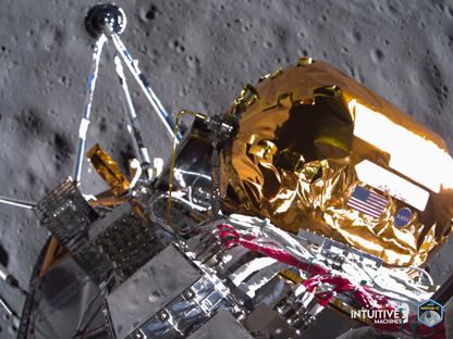 مركبة الهبوط القمرية Odysseus التابعة لشركة Intuitive Machines قبيل الهبوط فوق سطح القمر. 27 فبراير 2024 - AFP