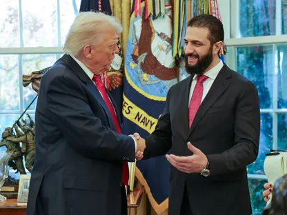 الرئيس الأميركي دونالد ترمب والرئيس السوري أحمد الشرع في البيت الأبيض بواشنطن العاصمة، 10 نوفمبر 2025 - AFP