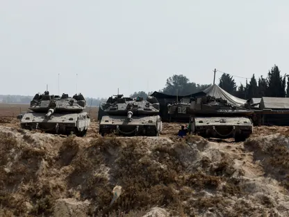 إسرائيل تعزز قواتها في غزة.. وواشنطن تطلب تأجيل العملية البرية الواسعة لتمكين المفاوضات