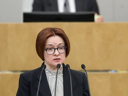 رئيسة المصرف المركزي الروسي إلفيرا نابيولينا أثناء عرضها تقرير المصرف للعام 2021 أمام البرلمان في موسكو- 21 إبريل 2022 - via REUTERS