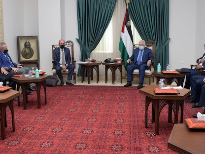 الرئيس الفلسطيني محمود عباس يستقبل نائب مساعد وزير الخارجية الأميركي للشؤون الإسرائيلية والفلسطينية هادي عمرو في رام الله. 17 مايو 2021 - Getty Images