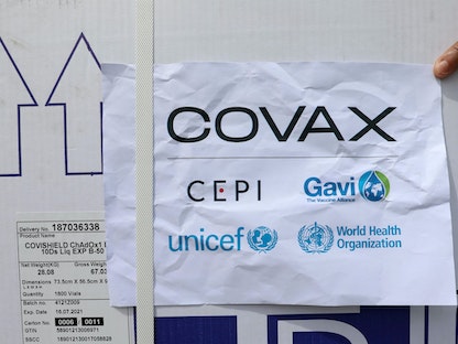 شحنة لقاحات كورونا من آلية "كوفاكس" التي تدعمها منظمة الصحة العالمية - REUTERS