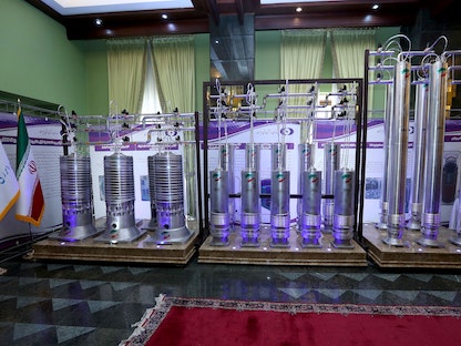 عرض للجيل الجديد من أجهزة الطرد المركزي الإيرانية خلال الاحتفال باليوم الوطني للطاقة النووية في طهران 10 أبريل 2021 - REUTERS