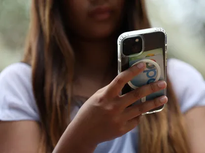 جوجل تشدد الرقابة على حسابات القصَّر: موافقة الوالدين شرط للإلغاء