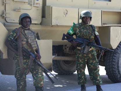 قوات الأمن الصومالية بعد هجوم بقنابل أثناء مرور قافلة تابعة لبعثة الاتحاد الأفريقي الانتقالية في الصومال (أتميص). 4 أبريل 2023 -  AFP