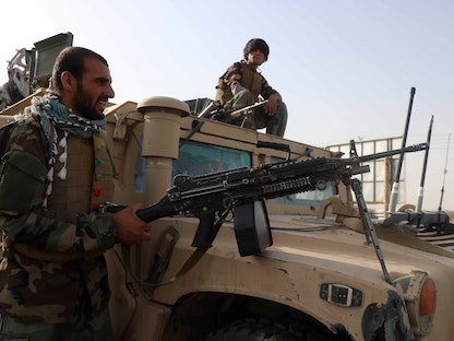 جنود أفغان عند نقطة تفتيش في ولاية هرات - 9 يوليو 2021 - REUTERS