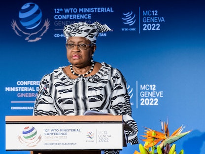 المديرة العامة لمنظمة التجارة العالمية WTO نجوزي أوكونجو إيويالا تحضر حفل افتتاح المؤتمر الوزاري الثاني عشر. 12 يونيو 2022 - REUTERS