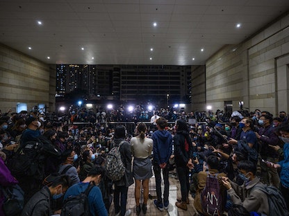 مشهد للقاعة الخارجية حيث تجري محاكمة ناشطين معارضين في هونغ كونغ - 4 مارس 2021 - AFP
