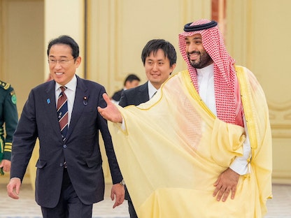 ولي العهد السعودي الأمير محمد بن سلمان يستقبل رئيس الوزراء الياباني فوميو كيشيدا في مدينة جدة السعودية. 16 يوليو 2023 - VIA REUTERS
