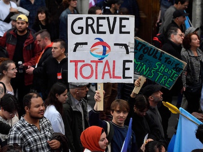 مسيرة ضد ارتفاع تكاليف المعيشة والتراخي المناخي الذي دعا إليه التحالف اليساري الفرنسي، باريس، 16 أكتوبر 2022. - AFP