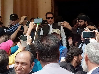 رئيس الوزراء الباكستاني السابق عمران خان أمام المحكمة العليا في إسلام أباد. 12 سبتمبر 2022 - Getty Images