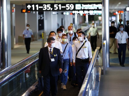 كريستسينا تسيمانوسكايا في مطار ناريتا الدولي شرق العاصمة اليابانية طوكيو يوم 4 أغسطس 2021 - REUTERS