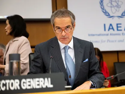 المدير العام للوكالة الدولية للطاقة الذرية IAEA رافائيل جروسي خلال اجتماع طارئ لمجلس محافظي الوكالة في فيينا، لمناقشة الوضع عقب استهداف أميركا للمنشآت النووية الإيرانية. 23 يونيو 2025 - REUTERS