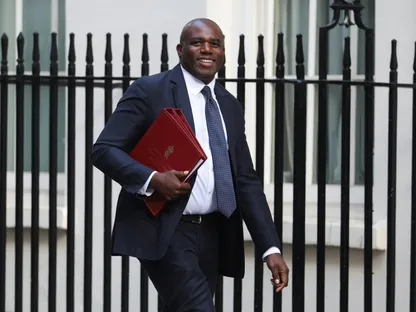 تراكم القضايا يدفع بريطانيا إلى دراسة إلغاء المحاكمات أمام هيئة المحلفين