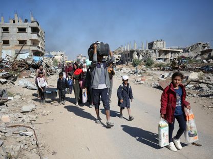 نازحون فلسطينيون بعد إصدار الجيش الإسرائيلي أوامر بإخلاء الجزء الشمالي من جباليا، شمال قطاع غزة. 22 أكتوبر 2024 - Reuters