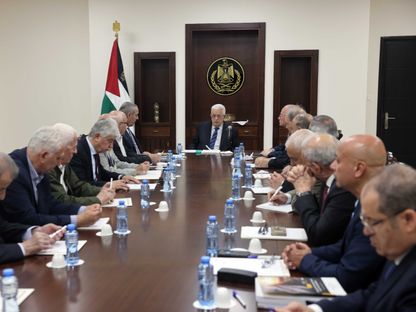 الرئيس الفلسطيني محمود عباس خلال ترؤسه اجتماع اللجنة التنفيذية لمنظمة التحرير الفلسطينية 3 مايو 2025 - وكالة الأنباء الفلسطينية "وفا"