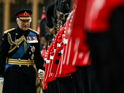مخاوف "التجسس الصيني" تعرقل طرح شارات عسكرية جديدة في بريطانيا