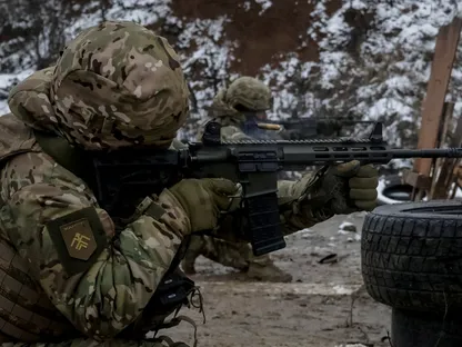 قوات أوكرانية على خط المواجهة مع القوات الروسية في منطقة خاركيف. أوكرانيا. 10 ديسمبر 2025 - Reuters