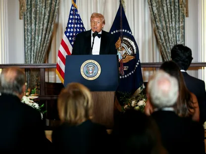 الرئيس الأميركي دونالد ترمب يتحدث في حفل عشاء بمركز كينيدي التابع لوزارة الخارجية في واشنطن. 6 ديسمبر 2025 - REUTERS