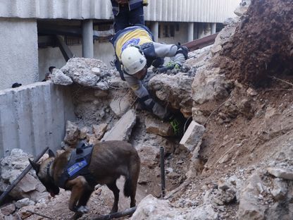 فرق الخوذ البيضاء تستعين بالكلاب البوليسية للتنقيب والبحث عن معتقلين في سجن صيدنايا. 9 ديسمبر 2024 - x/RaedAlSaleh3