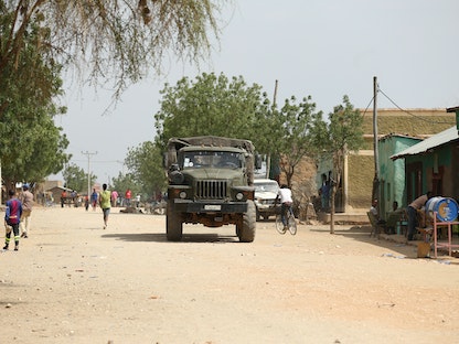  دورية للجيش الإثيوبي في بلدة حدودية بين إريتريا وإثيوبيا - REUTERS
