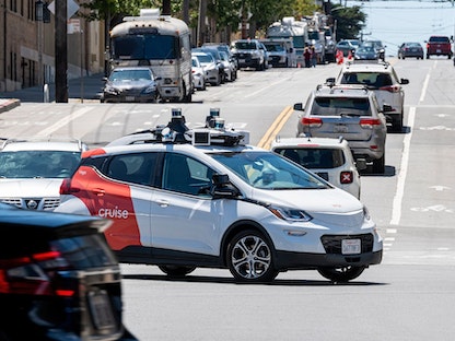 سيارة ذاتية القيادة تابعة لشركة "كروز" الأميركية في سان فرانسيسكو بولاية كاليفورنيا. 13 أغسطس 2023 - Bloomberg