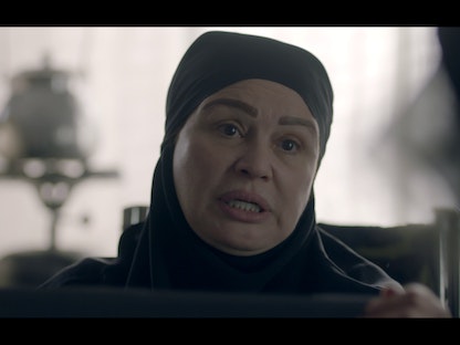 الممثلة المصرية إلهام شاهين في مشهد من مسلسل "بطلوع الروح" - المكتب الإعلامي لمنصة شاهد