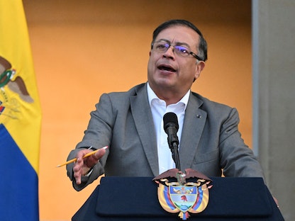 الرئيس الكولومبي جوستافو بيترو يلقي كلمة في قصر نارينو الرئاسي في العاصمة بوجوتا. 13 فبراير 2023 - AFP