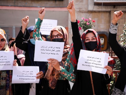 جانب من مظاهرة لأفغانيات يطالبن طالبان بحق النساء في التعليم، كابول، أفغانستان، 3 سبتمبر 2021 - REUTERS