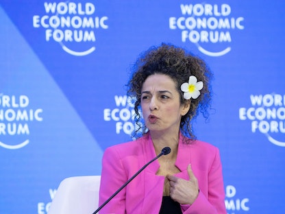 الناشطة مسيح علي نجاد خلال المنتدى الاقتصادي العالمي (WEF) 2023 في منتجع جبال الألب في دافوس، سويسرا. 19 يناير 2023 - REUTERS