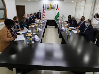 المبعوث الأميركي لعملية السلام في الشرق الأوسط هادي عمرو خلال لقائه مسؤولين فلسطينيين برام الله- 17 مايو 2021 - "وفا"